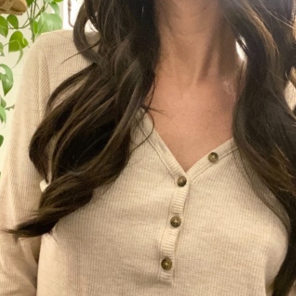 American Eagle Oatmeal Tan Button Up Thermal Long Sleeve Top - Picture 2 of 7